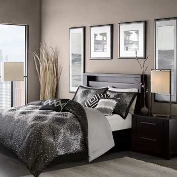 Comforter Buying Guide Size Chart Types Designer Living