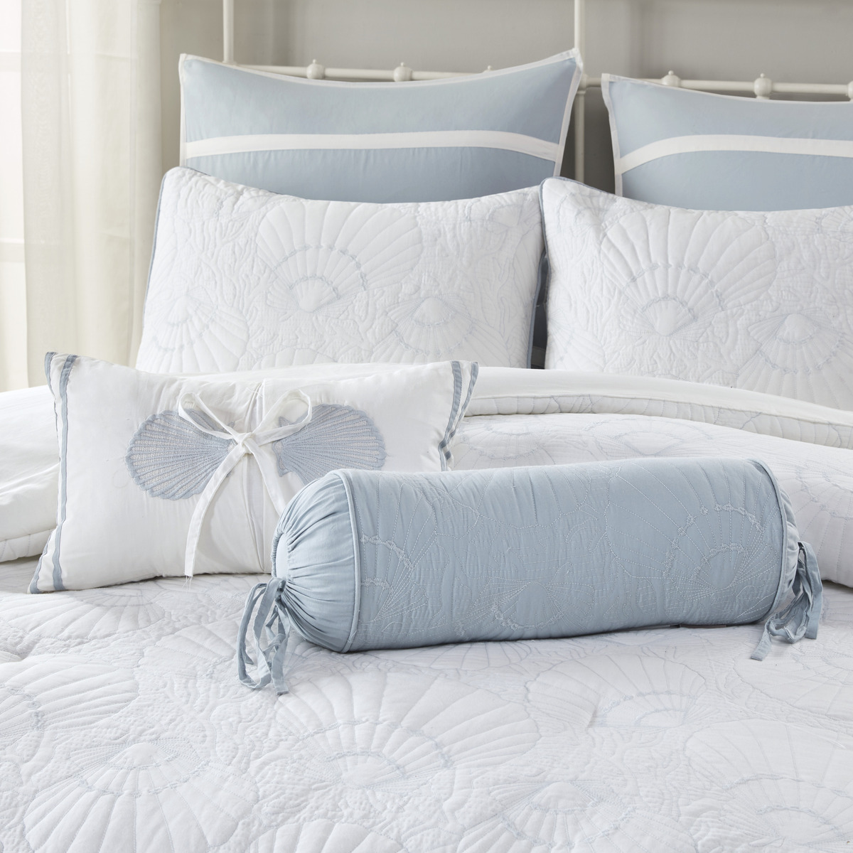 Harbor House Crystal Beach Queen Size Bed Comforter Set 